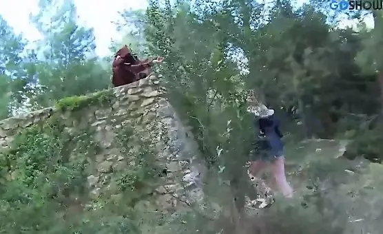 日本美女女脱衣服脱内衣视频 - Outdoor Blowjob and Deep Throat Session with the MONK